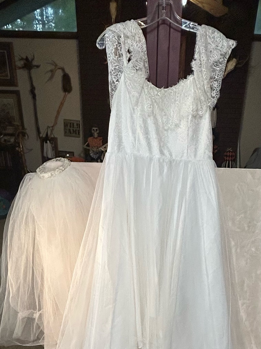 Halloween Costume Lace Cap Sleeve White Bridal Dress and Veil